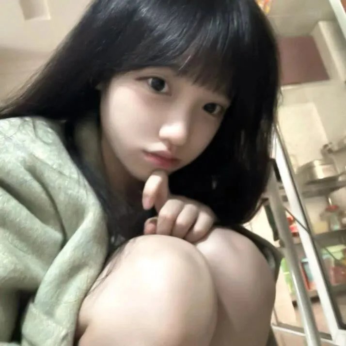 死对头破产后被我包养了